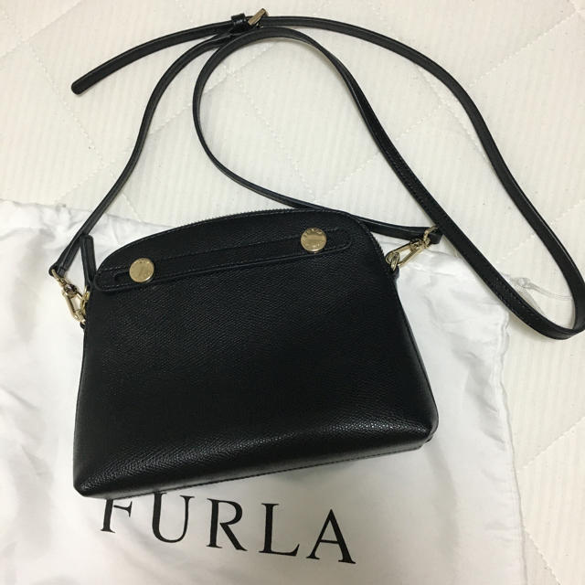 Furla(フルラ)のFURLAのパイパーミニ　黒 レディースのバッグ(ショルダーバッグ)の商品写真