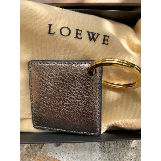 LOEWE(ロエベ)の【新品未使用】LOEWE　キーホルダー レディースのファッション小物(キーホルダー)の商品写真