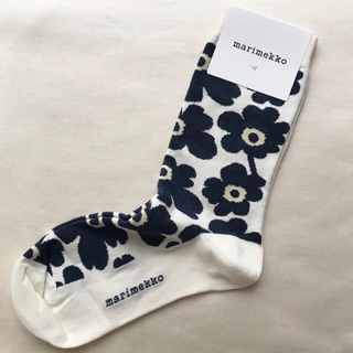 マリメッコ(marimekko)のマリメッコ ウニッコ ソックス ネイビー ホワイト 37-39(ソックス)