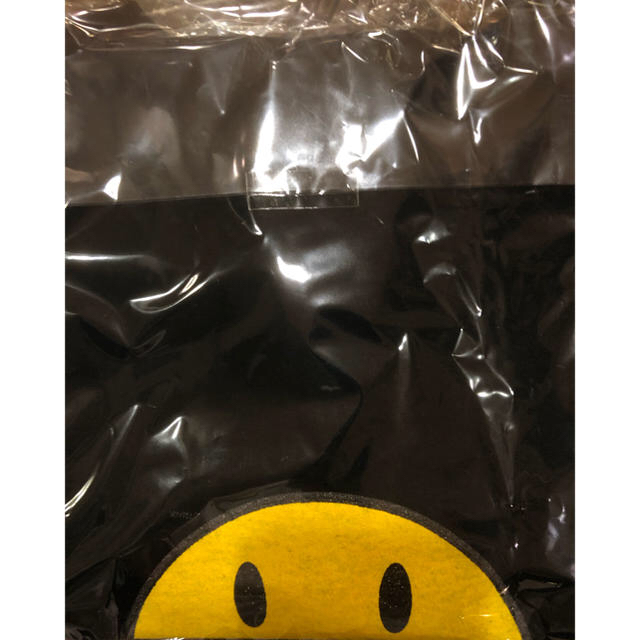 PEACEMINUSONE(ピースマイナスワン)の村上隆　Tonari no Smiley. kun Tシャツ　ブラック メンズのトップス(Tシャツ/カットソー(半袖/袖なし))の商品写真