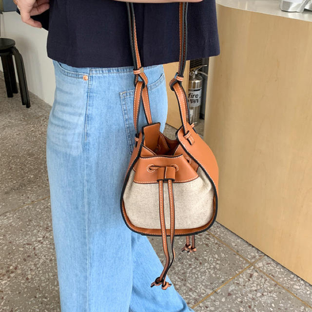 dholic(ディーホリック)のショルダーバッグ キャンバス 2way 肩掛け 韓国ファッション レディースのバッグ(ショルダーバッグ)の商品写真