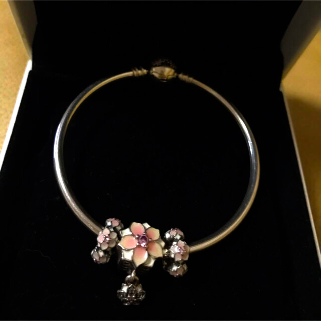 Pandora パンドラ ブレスレット 花 フラワー チャーム 3点セット レディースのアクセサリー(チャーム)の商品写真