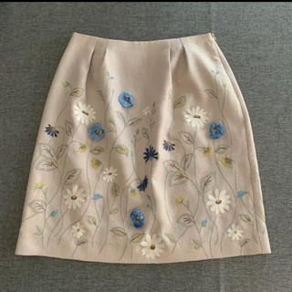 ストロベリーフィールズ(STRAWBERRY-FIELDS)のストロベリーフィールズ　花柄スカート　刺繍(ひざ丈スカート)
