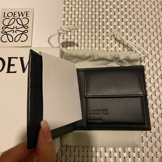 LOEWE(ロエベ)のロエベ  二つ折り　新品未使用 メンズのファッション小物(折り財布)の商品写真
