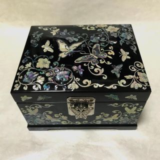 ☆ 美品 • 螺鈿細工 ジュエリーボックス • 蝶唐草(漆芸)