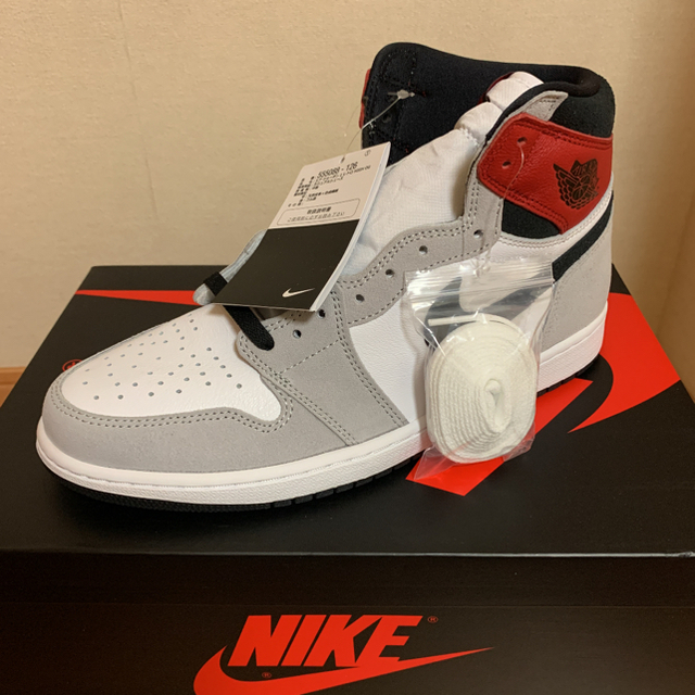 NIKE(ナイキ)のNIKE AIR JORDAN 1 HIGH LIGHT SMOKE GREY メンズの靴/シューズ(スニーカー)の商品写真