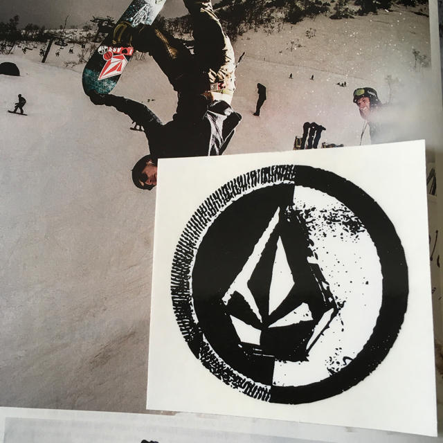 volcom(ボルコム)のVOLCOMボルコムUS限定 非売品　movie ストーンアイコン　ステッカー スポーツ/アウトドアのスノーボード(その他)の商品写真