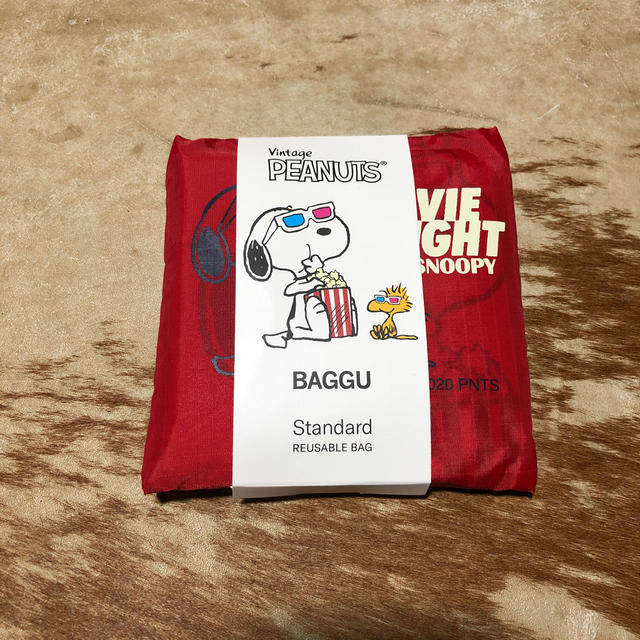 SNOOPY(スヌーピー)のBAGGU Standard スヌーピー  プラザ限定　レッド　完売品 レディースのバッグ(エコバッグ)の商品写真