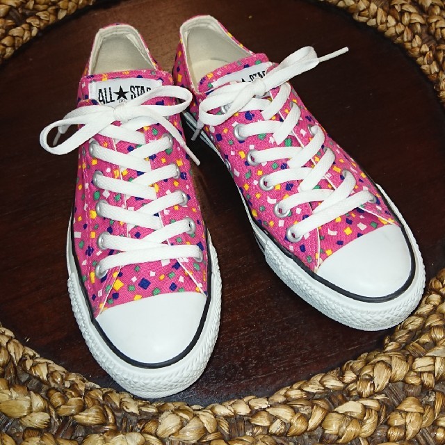 CONVERSE(コンバース)のコンバース CONVERSEオールスターサイズ 5  24㎝ ピンク 柄 レディースの靴/シューズ(スニーカー)の商品写真