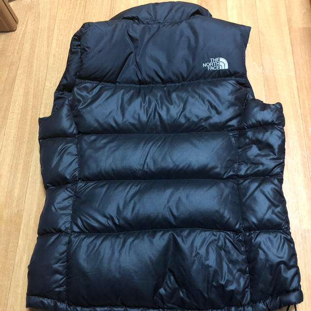 THE NORTH FACE(ザノースフェイス)のノースフェイス ブラック 700fil ダウンベスト L レディース ヌプシ レディースのジャケット/アウター(ダウンベスト)の商品写真