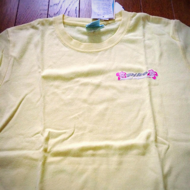 しまむら(シマムラ)のピコ♡イエロー♡ハイビスカス♡Tシャツ♡ レディースのトップス(Tシャツ(半袖/袖なし))の商品写真