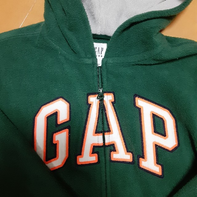 GAP Kids(ギャップキッズ)のGapkids フリースパーカー キッズ/ベビー/マタニティのキッズ服男の子用(90cm~)(ジャケット/上着)の商品写真