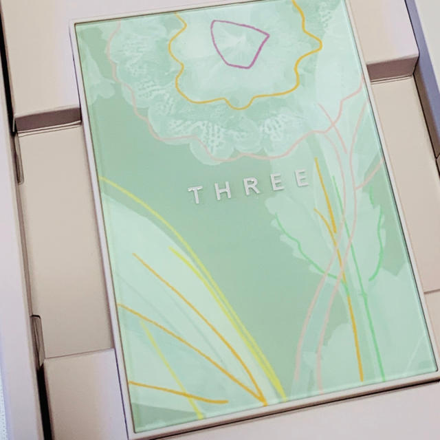 THREE(スリー)の【未使用】THREE ディメンショナルビジョンアイパレット X01 コスメ/美容のベースメイク/化粧品(アイシャドウ)の商品写真
