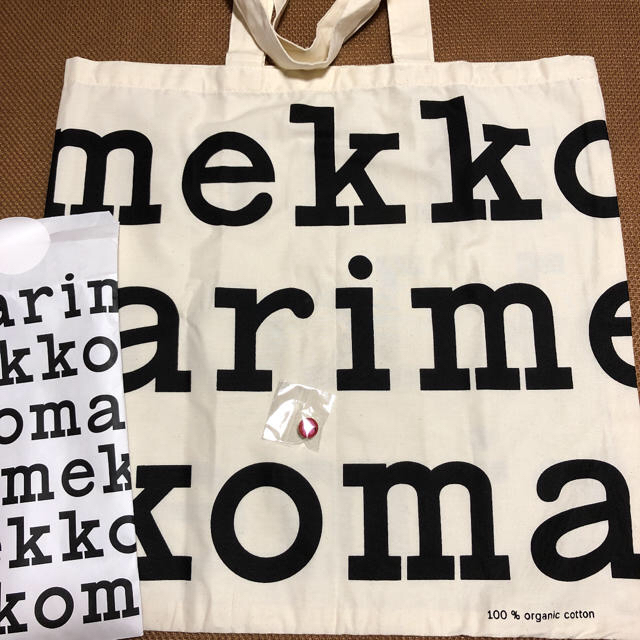 marimekko(マリメッコ)のマリメッコ トートバッグ ピンバッチ ノベルティ  レディースのバッグ(トートバッグ)の商品写真