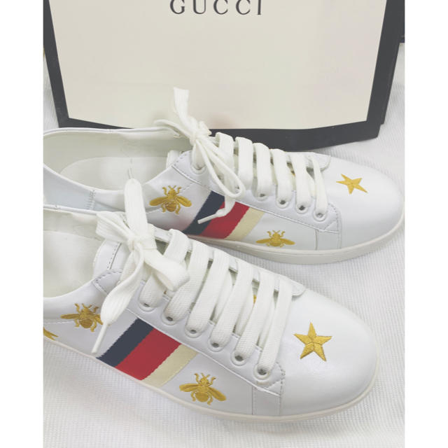 Gucci(グッチ)の美品　GUCCI  スター　ビー　スニーカー レディースの靴/シューズ(スニーカー)の商品写真