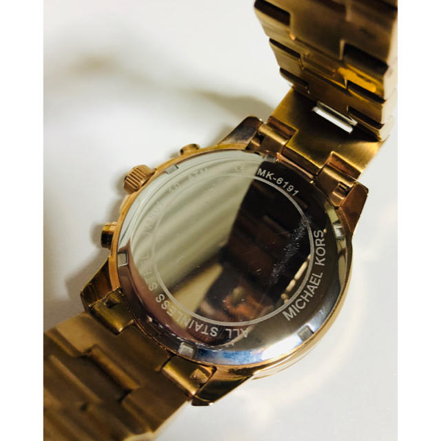Michael Kors(マイケルコース)の【電池新品の美品】マイケルコースのクロノグラフ腕時計☆ゴールド×ピンク☆ レディースのファッション小物(腕時計)の商品写真