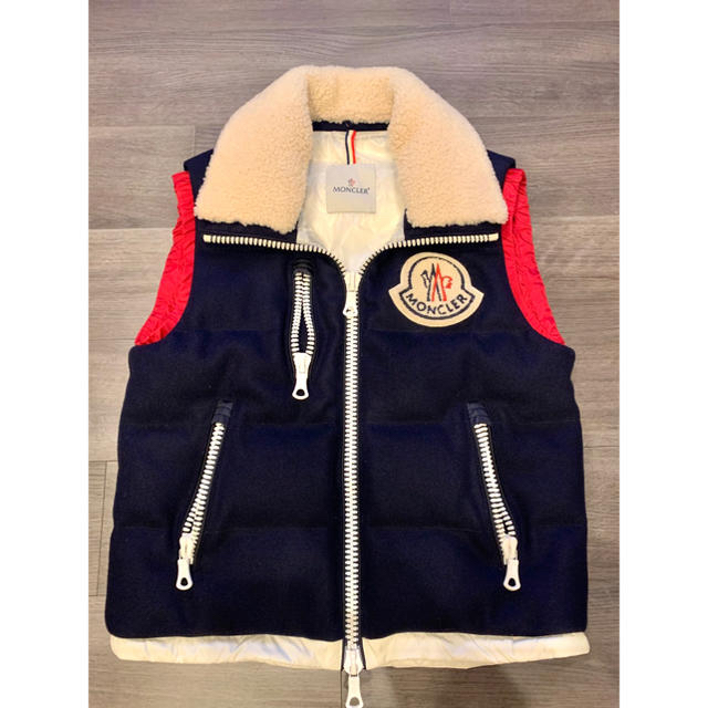 レア！MONCLER　ダウンベスト