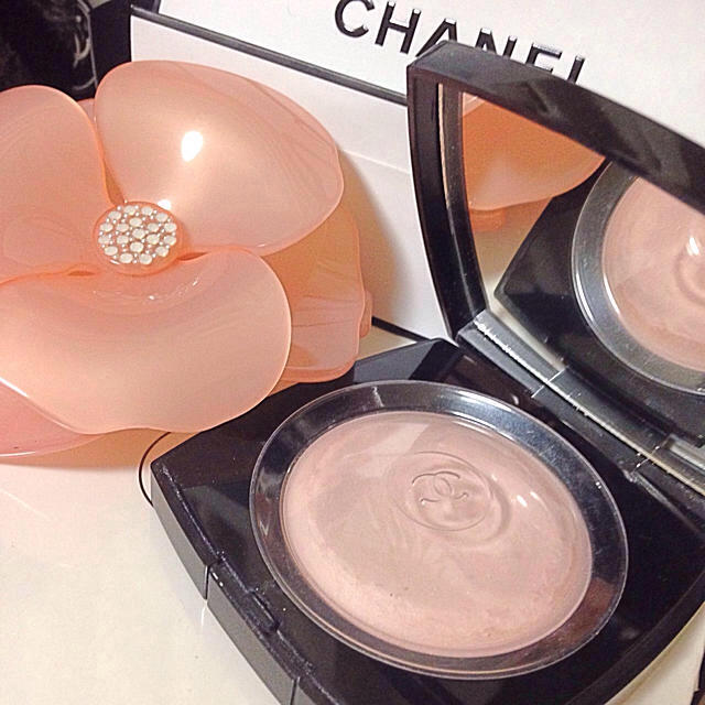 CHANEL(シャネル)の夢花様 専用🌸 コスメ/美容のベースメイク/化粧品(フェイスパウダー)の商品写真