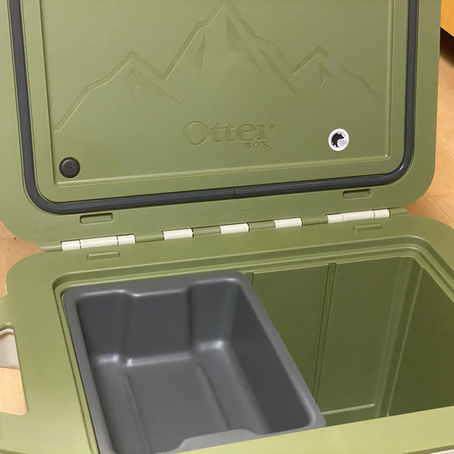OtterBox 45QTの通販 by xyz's shop｜ラクマ オッターボックス クーラーボックス 新品得価