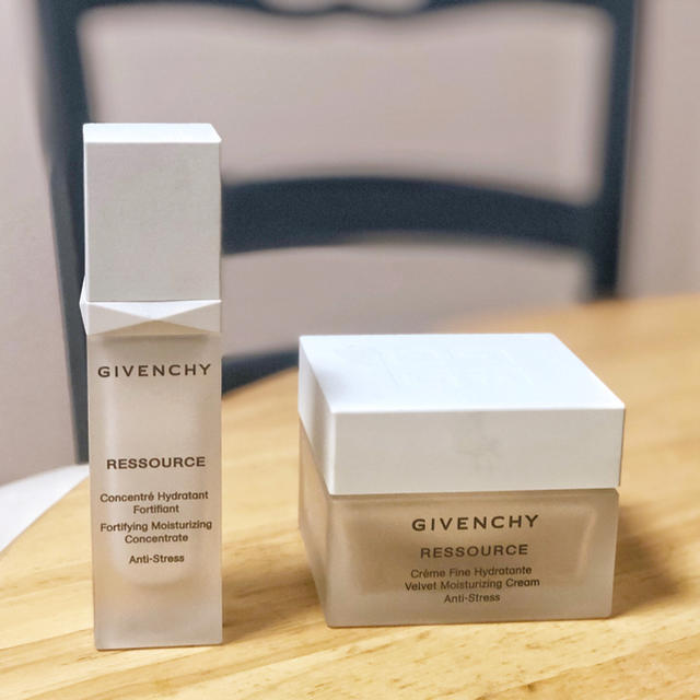 GIVENCHY(ジバンシィ)のジバンシー  イドラ  リソース セラム 美容液、 ベルベット 保湿クリーム コスメ/美容のスキンケア/基礎化粧品(美容液)の商品写真