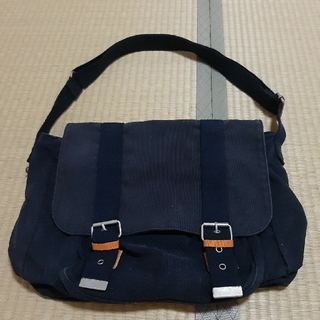ユニクロ(UNIQLO)のショルダーバッグ　鞄　UNIQLO　紺色(ショルダーバッグ)