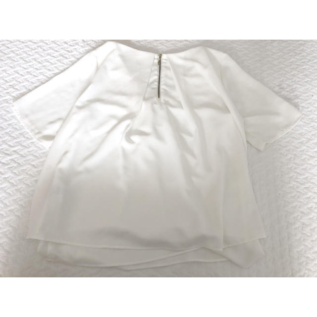 Loungedress(ラウンジドレス)のラウンジドレス　白　トップス　ブラウス レディースのトップス(シャツ/ブラウス(半袖/袖なし))の商品写真