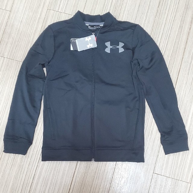 UNDER ARMOUR(アンダーアーマー)の【特価/新品アンダーアーマー】ジャージ キッズ/ベビー/マタニティのキッズ服男の子用(90cm~)(ジャケット/上着)の商品写真