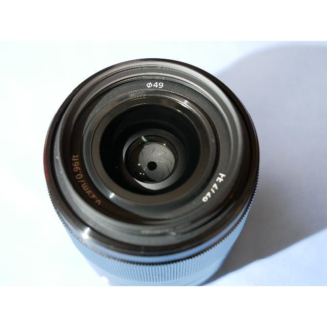 SONY(ソニー)の美品 SONY FE 28mm F2 SEL28F20 フィルタ付 スマホ/家電/カメラのカメラ(レンズ(単焦点))の商品写真