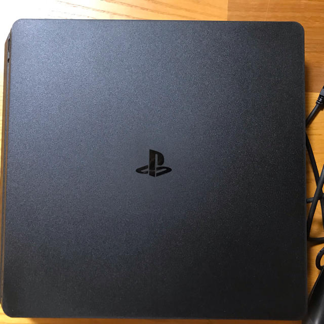PlayStation4(プレイステーション4)のPS4 本体 CUH-2100A 500GB 付属品全てあり エンタメ/ホビーのゲームソフト/ゲーム機本体(家庭用ゲーム機本体)の商品写真