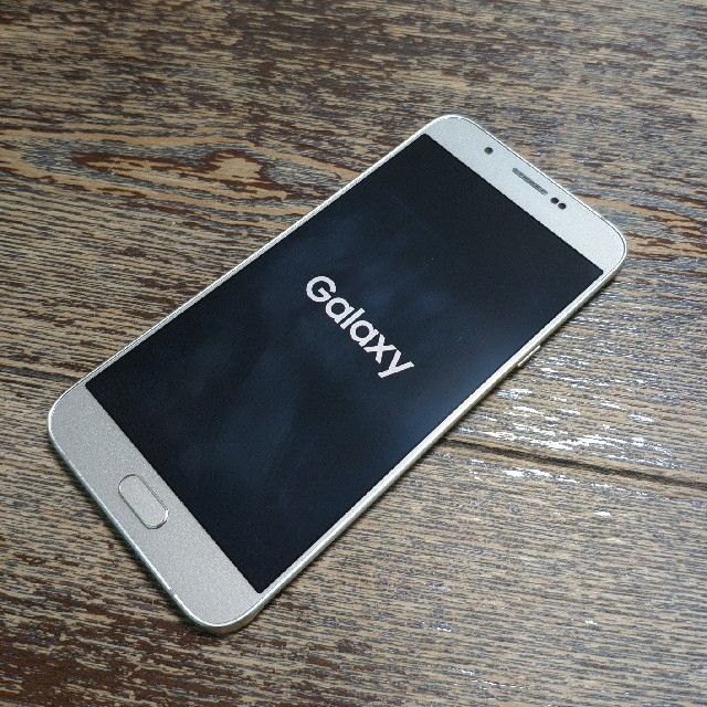 Galaxy(ギャラクシー)のau Galaxy A8 SCV32 ゴールド ジャンク スマホ/家電/カメラのスマートフォン/携帯電話(スマートフォン本体)の商品写真