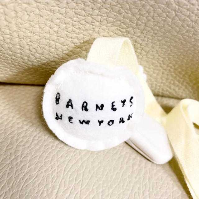 BARNEYS NEW YORK(バーニーズニューヨーク)のお値下げ！新品☆バーニーズニューヨーク☆可愛いライオンさん✨スタイ クリップ キッズ/ベビー/マタニティのこども用ファッション小物(ベビースタイ/よだれかけ)の商品写真