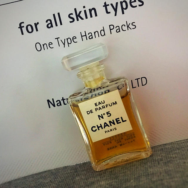 CHANEL(シャネル)のCHANEL N°5  4ml  ミニ香水　箱なし コスメ/美容の香水(香水(女性用))の商品写真