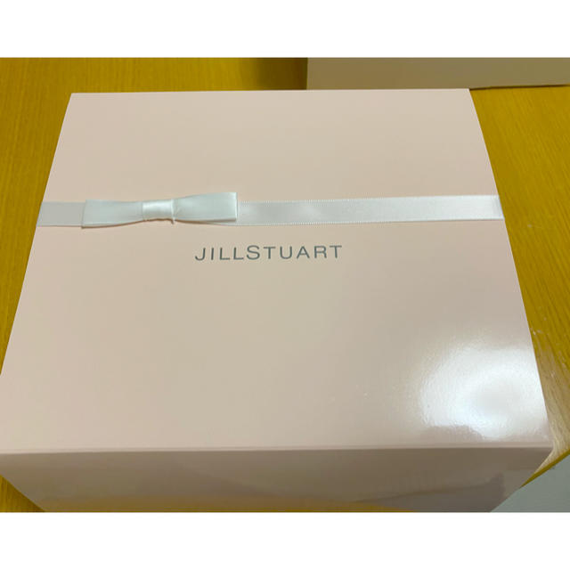 JILLSTUART(ジルスチュアート)のJILLSTUART　ハンドタオル＆ハンドクリームセット コスメ/美容のボディケア(ハンドクリーム)の商品写真