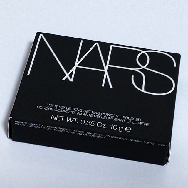 NARS(ナーズ)のNARS ナーズ ライトリフレクティング セッティングパウダー プレストN 【1 コスメ/美容のベースメイク/化粧品(フェイスパウダー)の商品写真