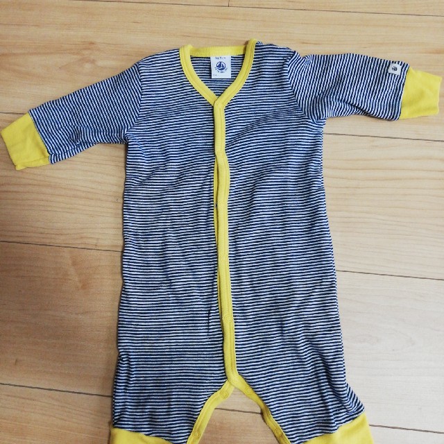 PETIT BATEAU(プチバトー)のPETIT BATEAU キッズ/ベビー/マタニティのベビー服(~85cm)(ロンパース)の商品写真