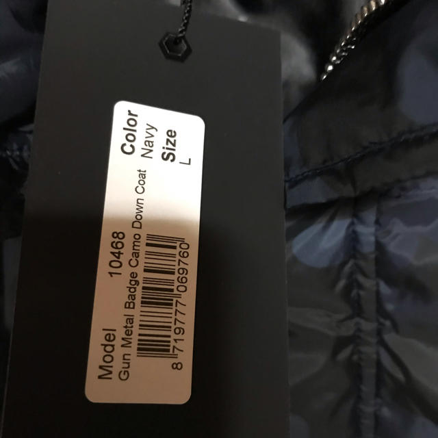 ボーラー　ガンメタルバッジ　カモ　ダウンコート メンズのジャケット/アウター(ダウンジャケット)の商品写真