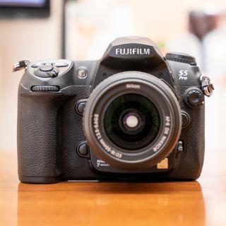 フジフイルム(富士フイルム)のFUJIFILM S5 Pro(デジタル一眼)