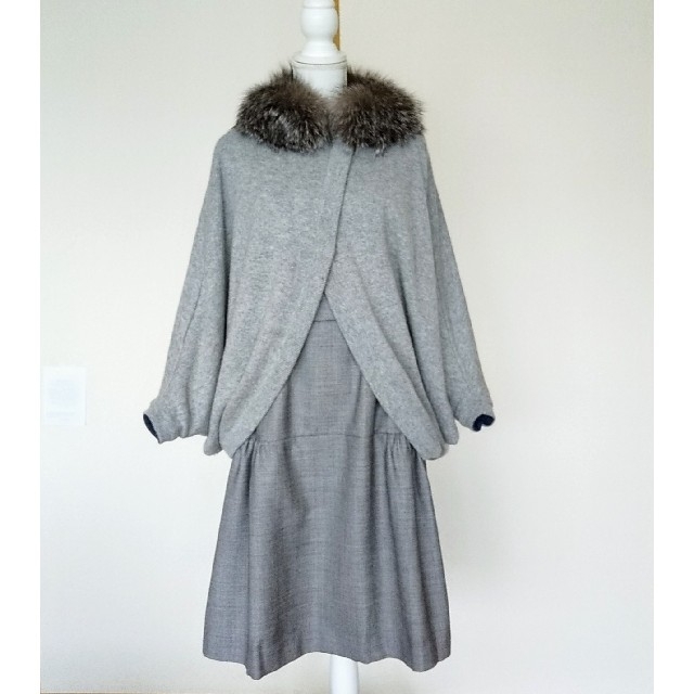 ルネ❇️Rene❇️美品 FOXファー付カシミア100% リバーシブルマント-