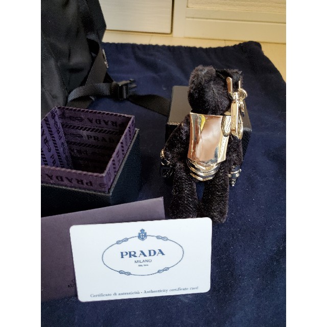 PRADA(プラダ)のプラダ ベアー 1ARA99 KD PRADA　キーホルダー　 レディースのファッション小物(キーホルダー)の商品写真