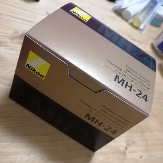 ニコン(Nikon)の【専用】Nikon 純正バッテリー充電器　MH-24(バッテリー/充電器)