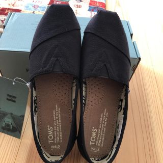 トムズ(TOMS)の正規店購入　TOMS スリッポン　ブラック　新品タグ付き　サイズ6.5(スリッポン/モカシン)