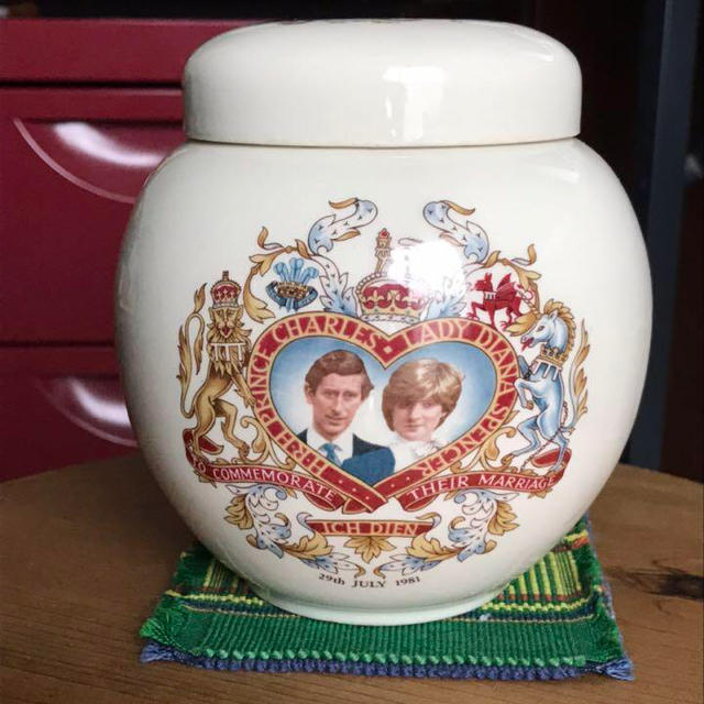 サドラー　陶器　チャールズ・ダイアナ結婚記念品　1981年　イギリス王室