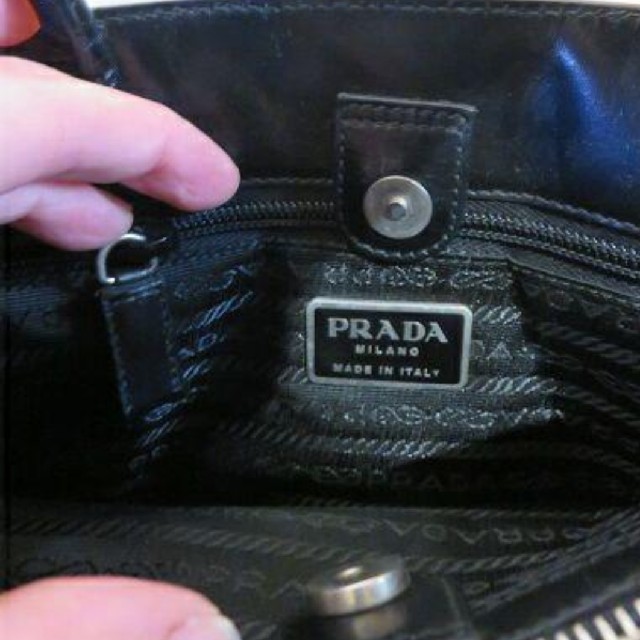 PRADA(プラダ)のプラダ　ハンドバッグ　中古　黒 レディースのバッグ(ハンドバッグ)の商品写真