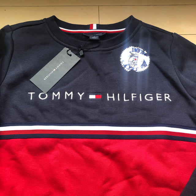 TOMMY HILFIGER(トミーヒルフィガー)の新品タグつき　トミーTommy ロゴフラッグトレーナーワンピース キッズ/ベビー/マタニティのキッズ服女の子用(90cm~)(ワンピース)の商品写真