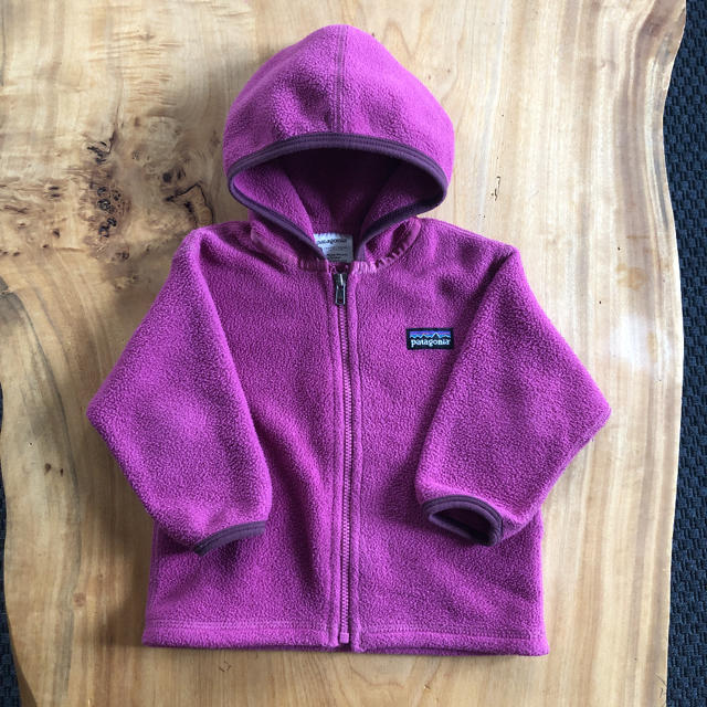 patagonia(パタゴニア)のpatagonia ベビー　フリースパーカー キッズ/ベビー/マタニティのベビー服(~85cm)(ジャケット/コート)の商品写真