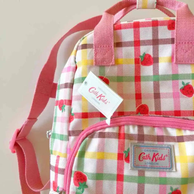 Cath Kidston(キャスキッドソン)のキャスキッドソン　いちご柄リュック  キッズ キッズ/ベビー/マタニティのこども用バッグ(リュックサック)の商品写真