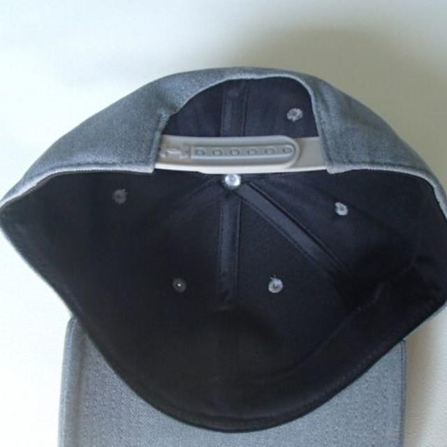 UNDER ARMOUR(アンダーアーマー)の新品 アンダーアーマー ジャイアンツ キャップ 1341721 巨人 グレー メンズの帽子(キャップ)の商品写真