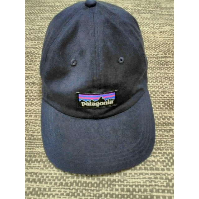 patagonia(パタゴニア)のPatagonia P-6 Label Trad Cap ネイビー　キャップ帽子 メンズの帽子(キャップ)の商品写真