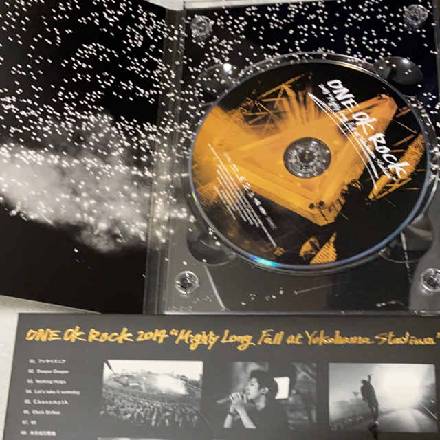 ONE OK ROCK(ワンオクロック)のONE　OK　ROCK　DVD&写真集PRIMAL FOOTMARK エンタメ/ホビーのCD(ポップス/ロック(邦楽))の商品写真