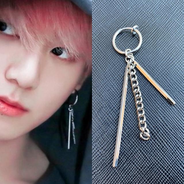 防弾少年団(BTS)(ボウダンショウネンダン)のジョングク 愛用三連ピアス 『片耳イヤリング』 防弾少年団 BTS メンズのアクセサリー(ピアス(片耳用))の商品写真